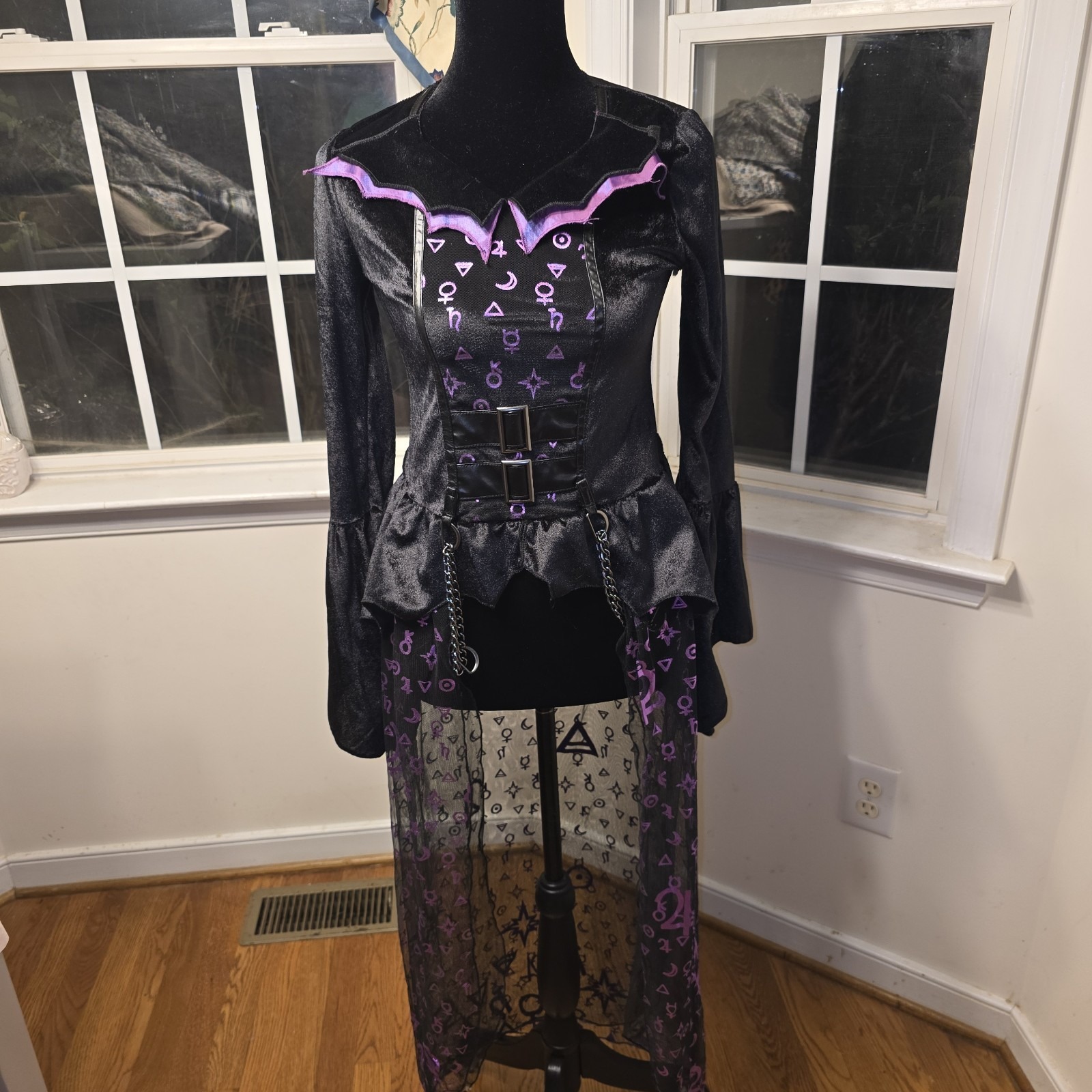 Spirit Halloween Black & Purple Velvet Zodiac Mesh Flowy Sleeve Costume Size Xl
